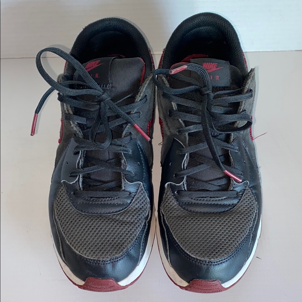 Nike Men's Black and Red Sneakers